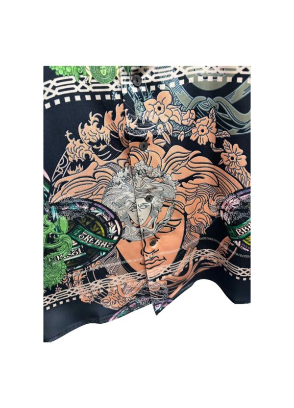เสื้อเชิ้ตแขนสั้นพิมพ์ลาย Baroque Medallion สุดหรู | ชุดรีสอร์ทสำหรับผู้ชายที่ระบายอากาศได้ดี Silk-Touch