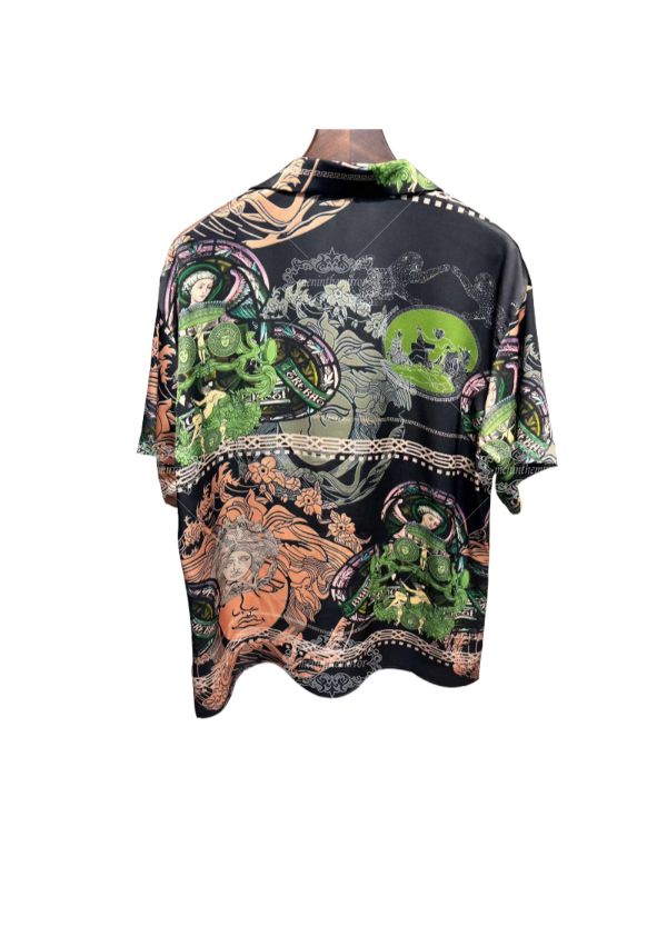 เสื้อเชิ้ตแขนสั้นพิมพ์ลาย Baroque Medallion สุดหรู | ชุดรีสอร์ทสำหรับผู้ชายที่ระบายอากาศได้ดี Silk-Touch