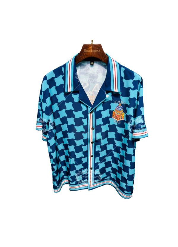 เสื้อเชิ้ตลายเรขาคณิตเมดิเตอร์เรเนียน | อควาบลูสถาปัตยกรรมรีสอร์ท