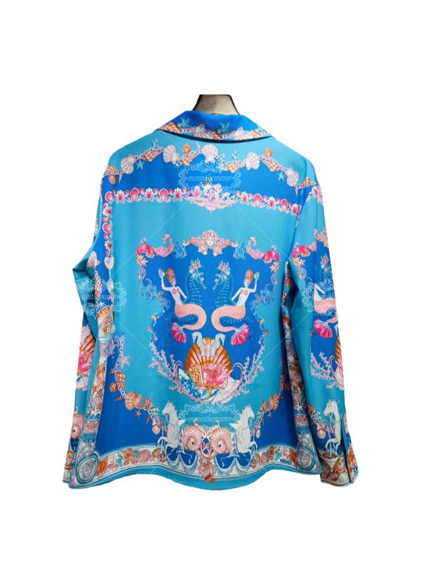 เสื้อยืด Blue Contrast Baroque Emblem | เดอะ แกลเลอรี ลักซ์