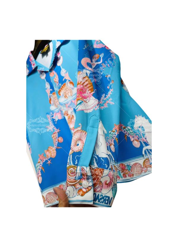 เสื้อยืด Blue Contrast Baroque Emblem | เดอะ แกลเลอรี ลักซ์