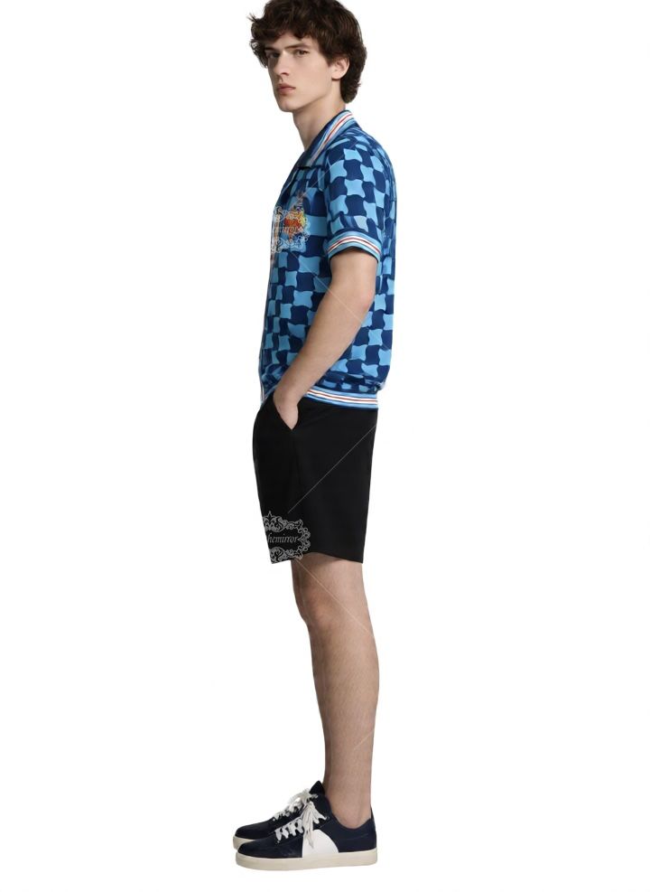 เสื้อเชิ้ตลายเรขาคณิตเมดิเตอร์เรเนียน | อควาบลูสถาปัตยกรรมรีสอร์ท